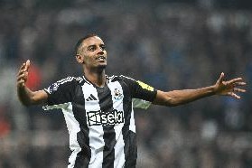 开云网页-记者：埃迪-豪表示将支持伊萨克，纽卡希望球员归队训练