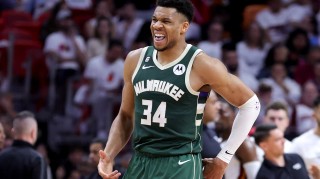 开云网页-字母：我够有钱了 2.75亿合同要不要只会影响我曾曾孙子 不影响我