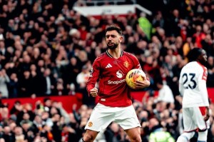 开云官方-英媒：曼联希望B费至少再留一年，内部人士认为他更倾向留队