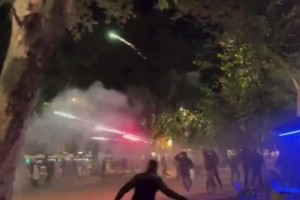 开云官网-太阳报：贝蒂斯与佛罗伦萨赛前球迷发生冲突，有球迷向对方射烟花