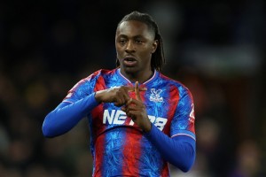 热刺领跑埃泽争夺战，枪手受财政限制无缘罗德里戈