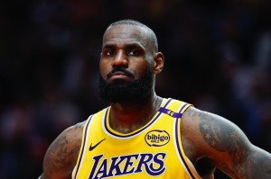 重新开始凌晨打卡！詹姆斯更新动态，凌晨5点43分打卡训练