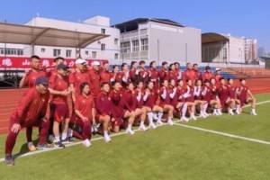 kaiyun-中国女足全队祝福国足：中国男足的将士们，今晚比赛加油！