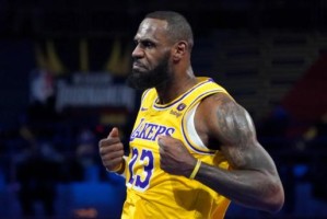 kaiyun-正负值-27全队最低！詹姆斯复出首战锈迹斑斑