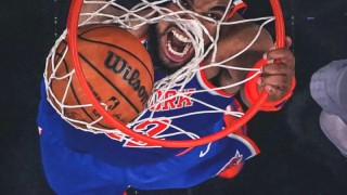 开云APP-半场砍下17分！NBA官方分享唐斯无视防守双手暴扣的霸气瞬间