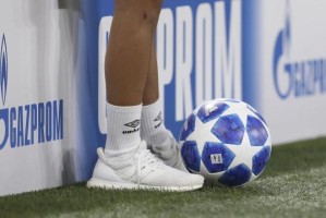 开云下载-欧足联撕毁俄气12年协议 沙尔克移除俄气胸前赞助