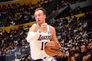 55+49+91!湖人捡漏29岁三分王太香，詹皇：我们的另一个得分威胁